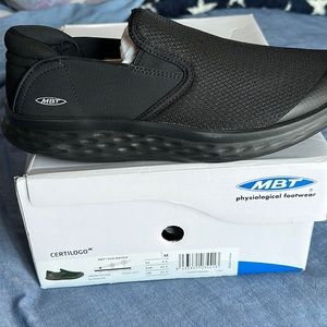 Men’s 9.5 MBT Modena slipon shoe
